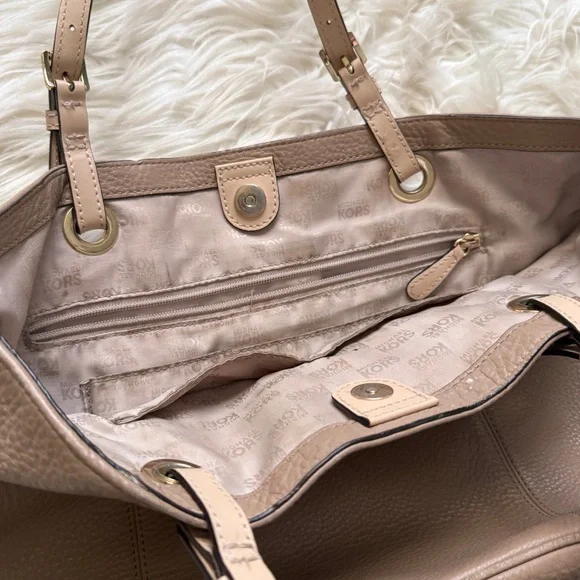Micheal Kors Tan Leather Tote Medium Size Purse - Picture 4 of 10
